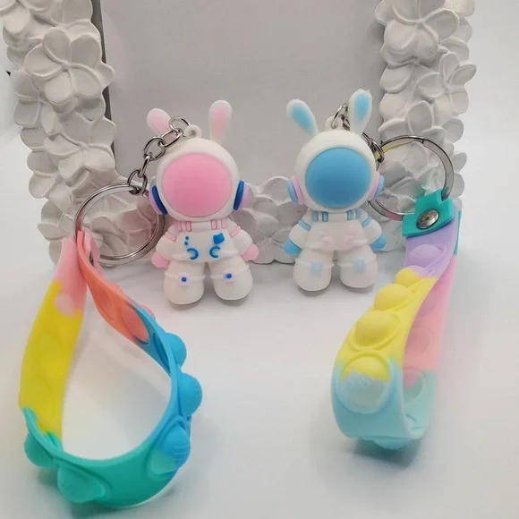 Bunny Astronaut Keychain Pick (1) - Picture 6 of 12